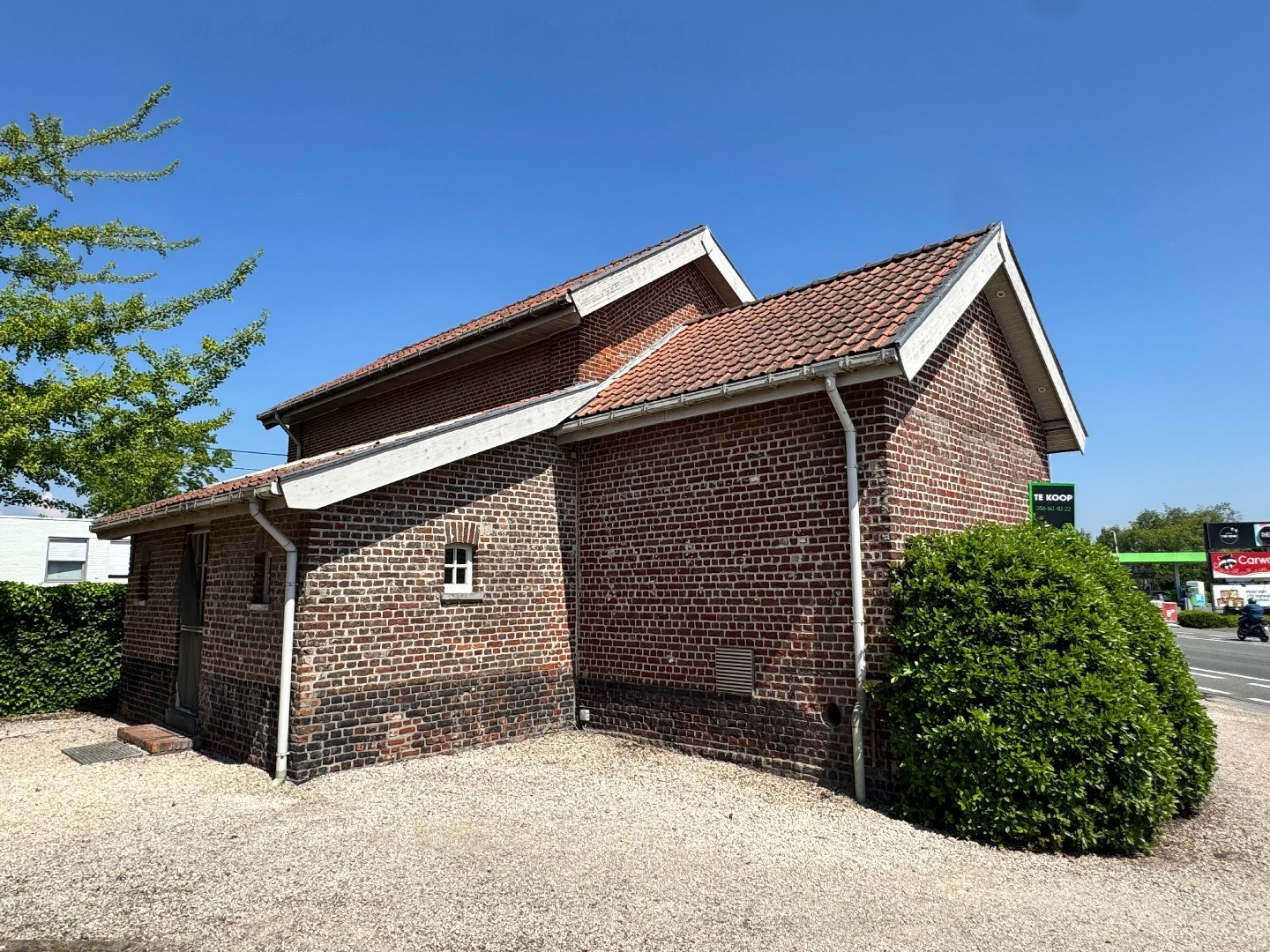 Veelzijdig handelspand op toplocatie te Sint-Eloois-Vijve 