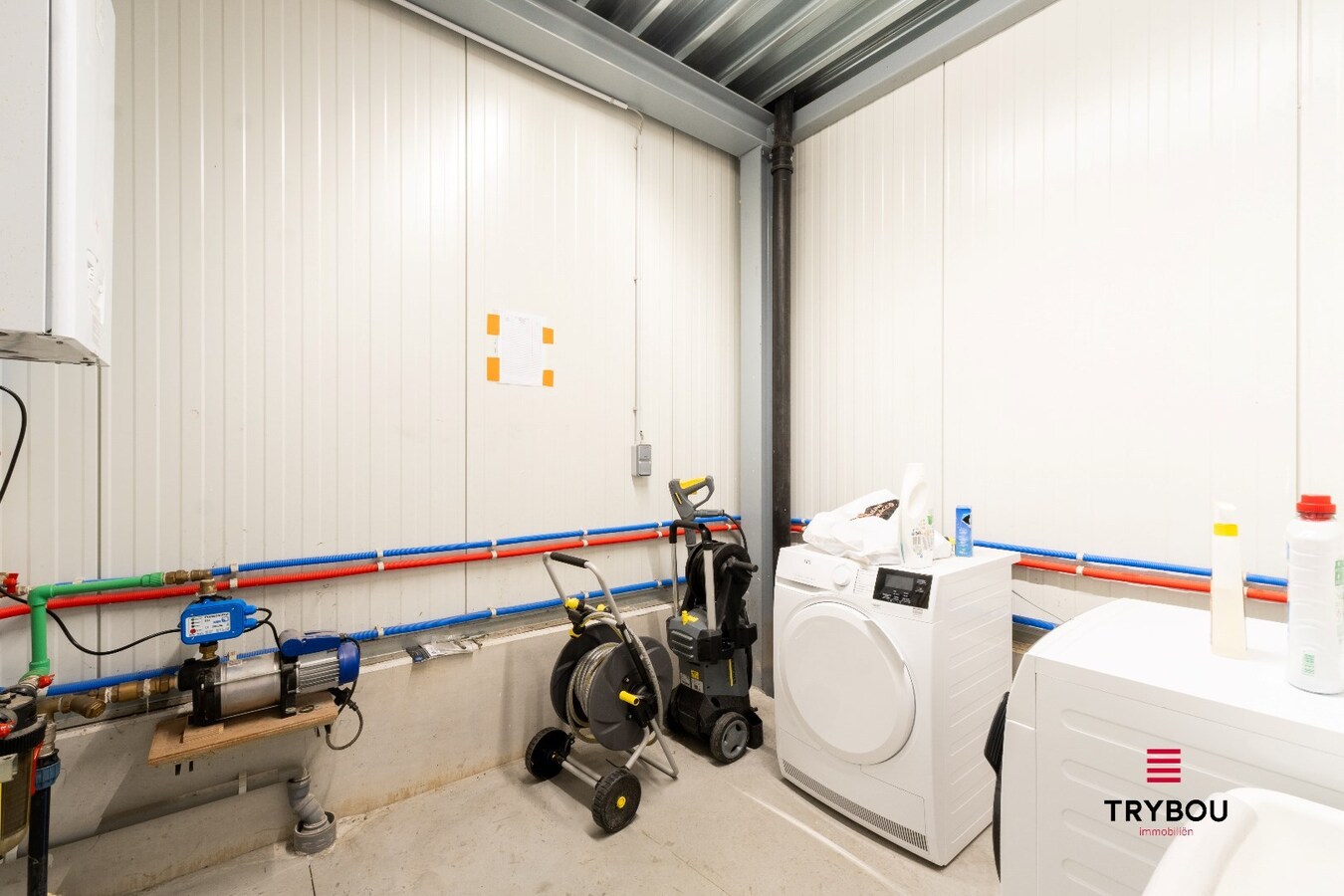 Commercieel pand met woonmogelijkheden op uitstekende ligging 