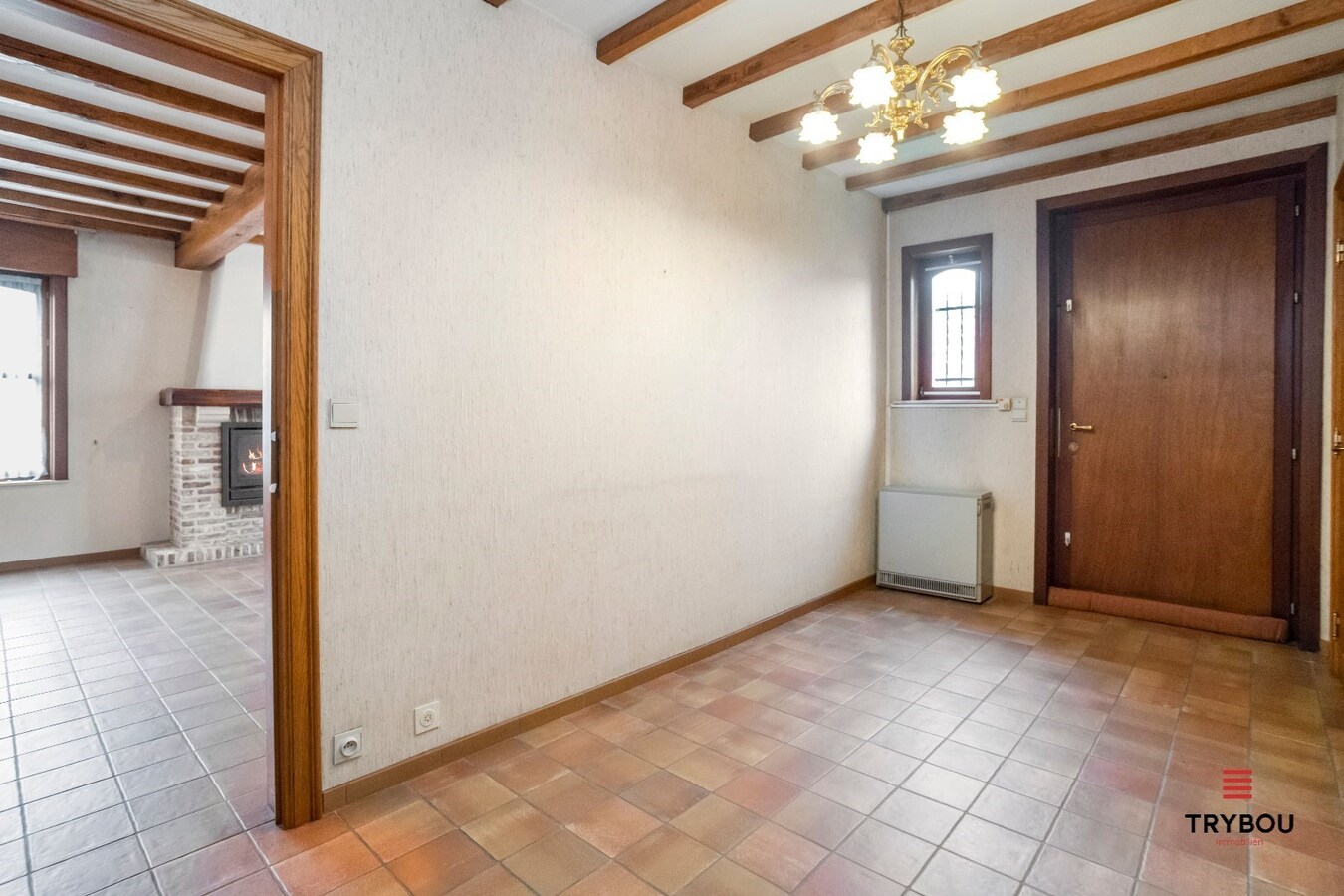 Statige villa, met enorm veel mogelijkheden, te koop in centrum Houthulst. 