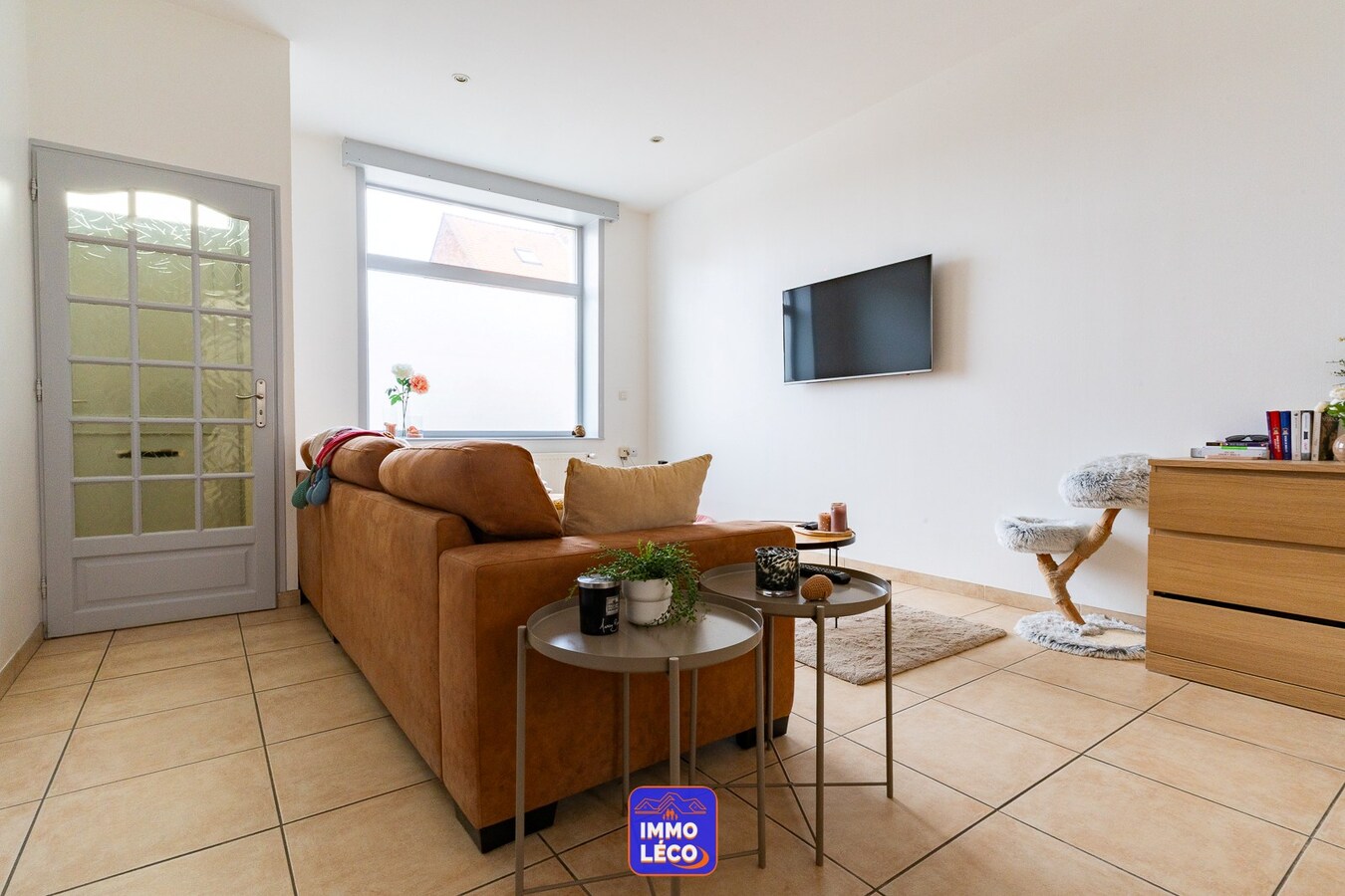 Maison d’habitation rénovée avec 3 chambres et grande terrasse. 