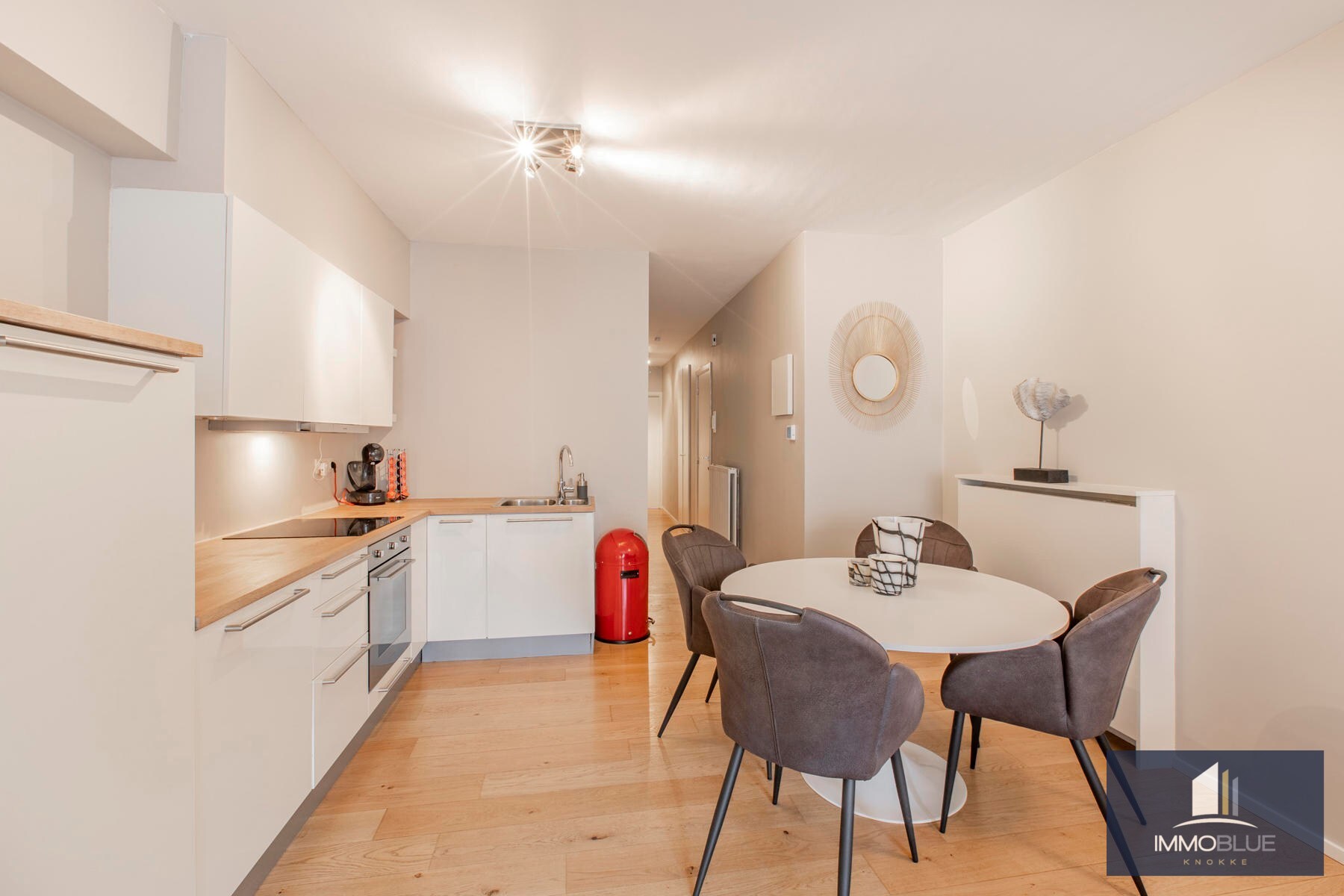 Pied-à-terre prêt à emménager entre la Place du Triangle et la Place Albert. 