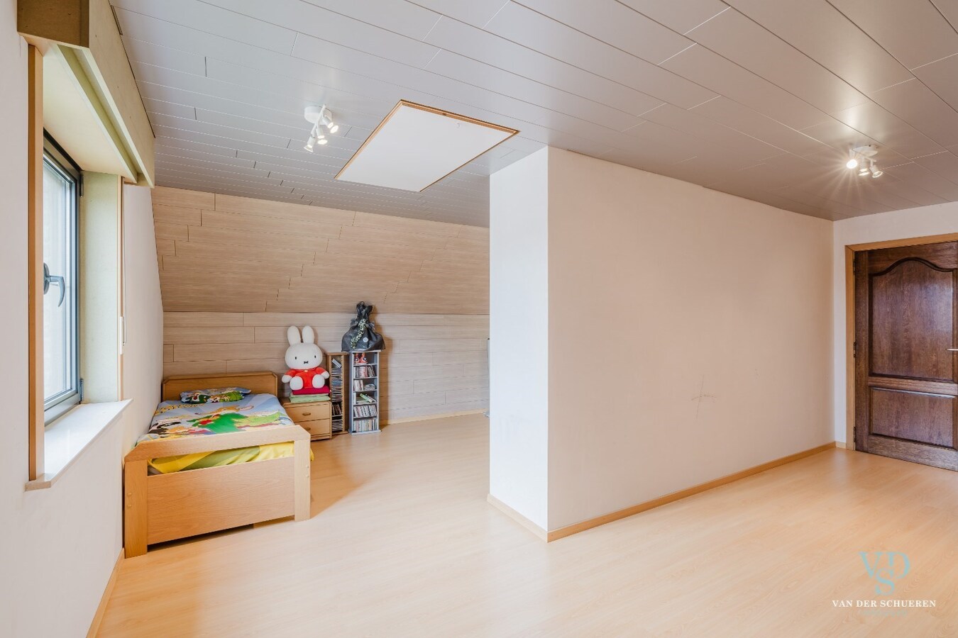 Tijdloze vrijstaande villa op ruim perceel 