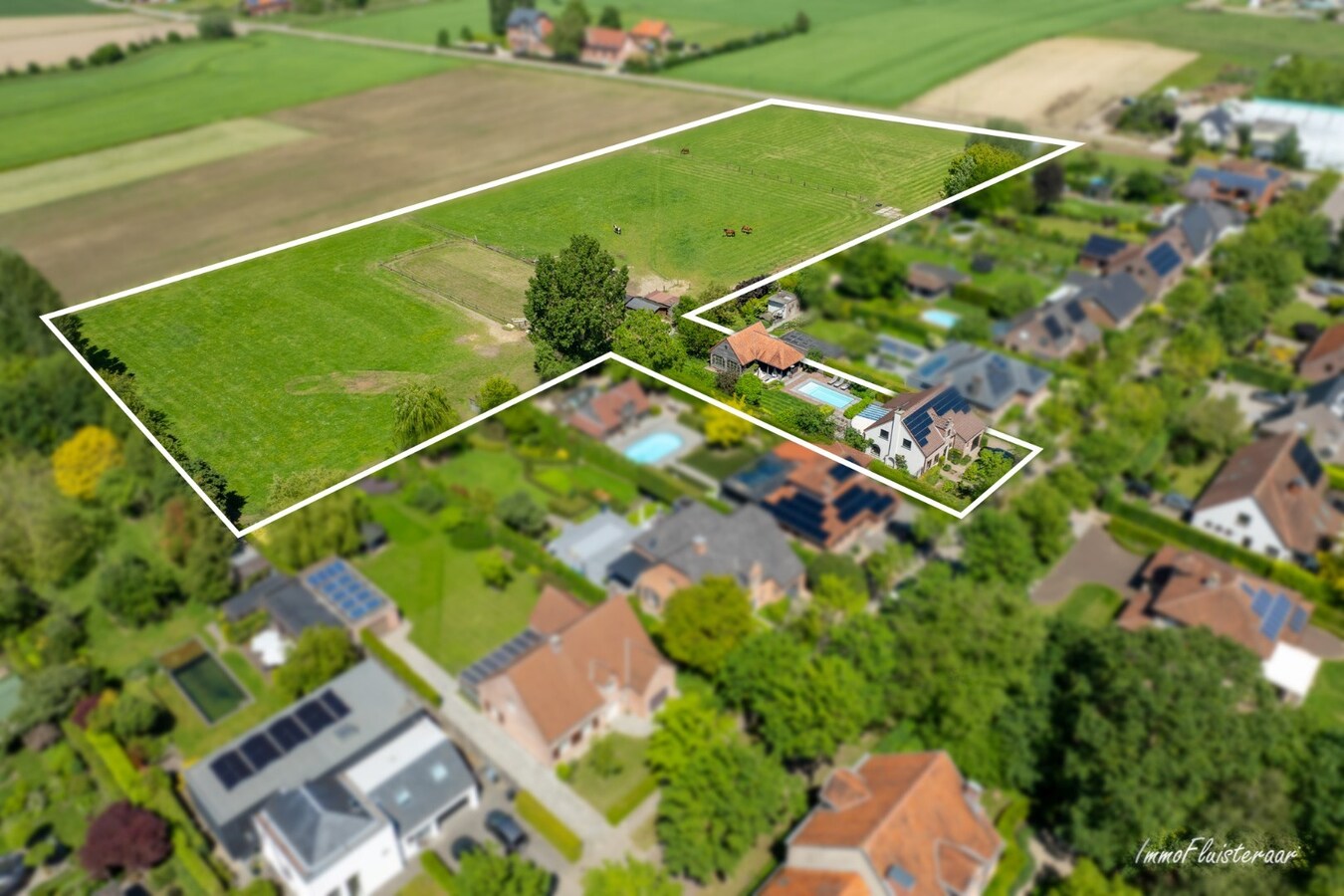 Prachtige villa met zwembad en luxueus poolhouse met optioneel bij te kopen weiland van ca. 21.856 m2 te Hove 