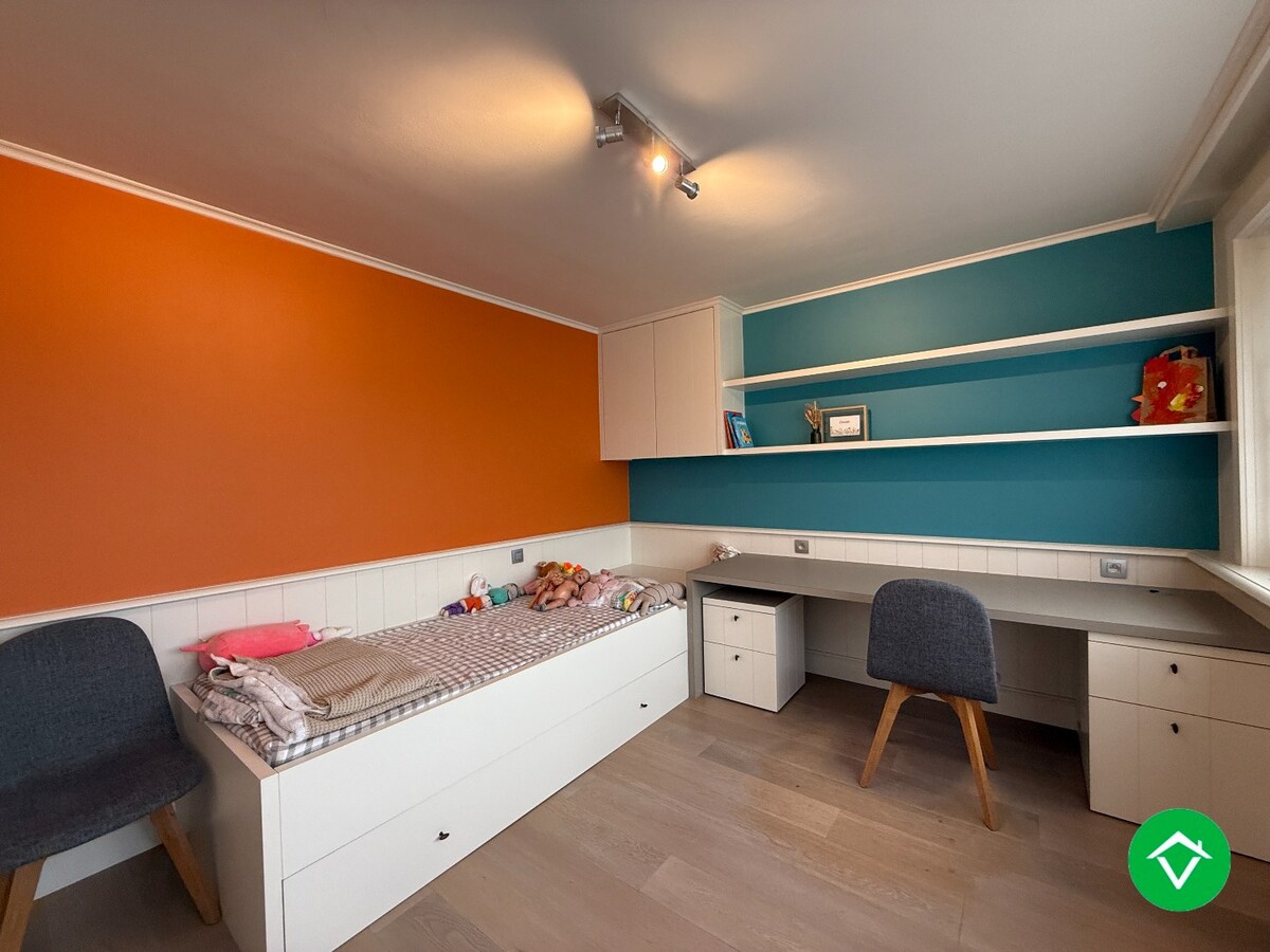 Prachtige rijwoning met 3 slaapkamers, tuin en garage te Roeselare 