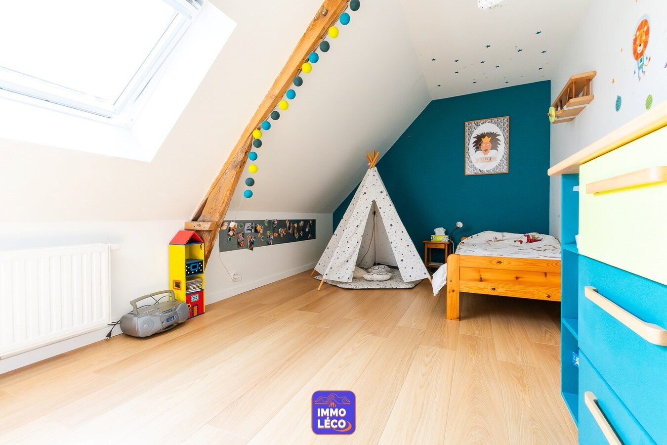 Maison aux volumes impressionnants, érigée sur 1457m², 4 garages, TOP SECTEUR ! COUP DE COEUR ! 