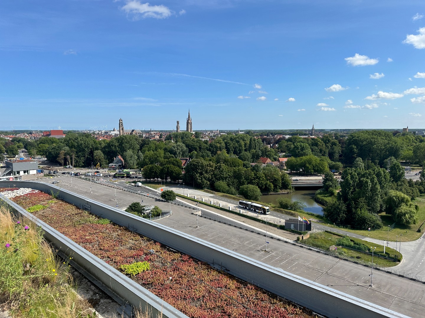 Prachtig appartement (117 m²) met 2 slpk en mooi terras, (+ autostaanplaats), Brugge 
