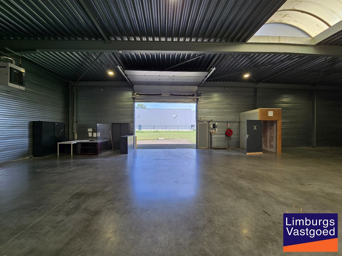 Bedrijfsgebouw - groot 831m² - centraal gelegen op het industrieterrein 