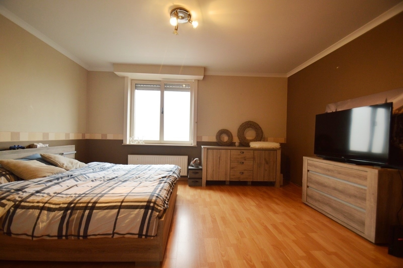 Karaktervolle woning voorzien van alle moderne woonkwaliteit met zonnige tuin en achteruitgang - Zwankendamme 