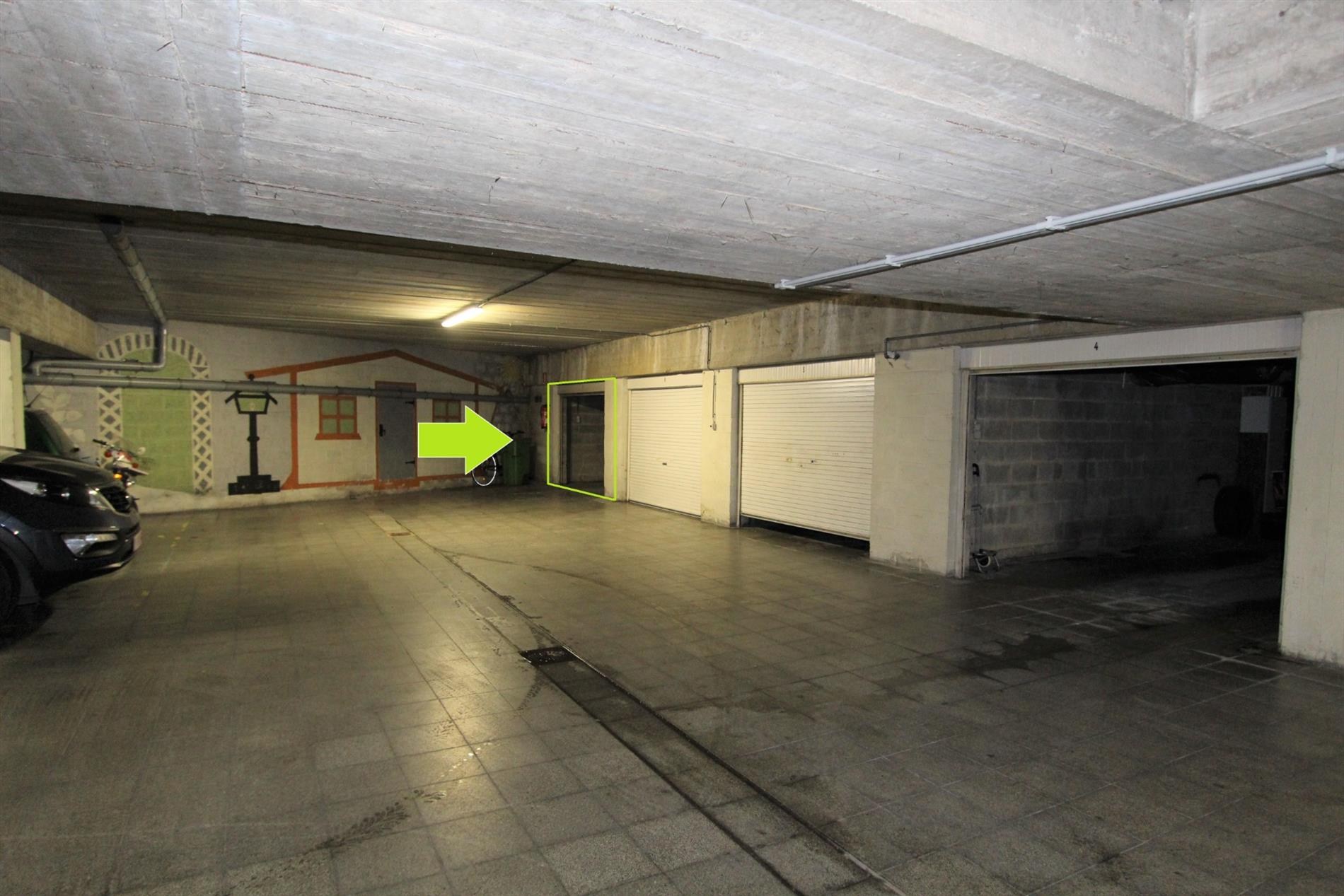 VERNIEUWD APPARTEMENT MET GARAGE AAN HET STADSCENTRUM 