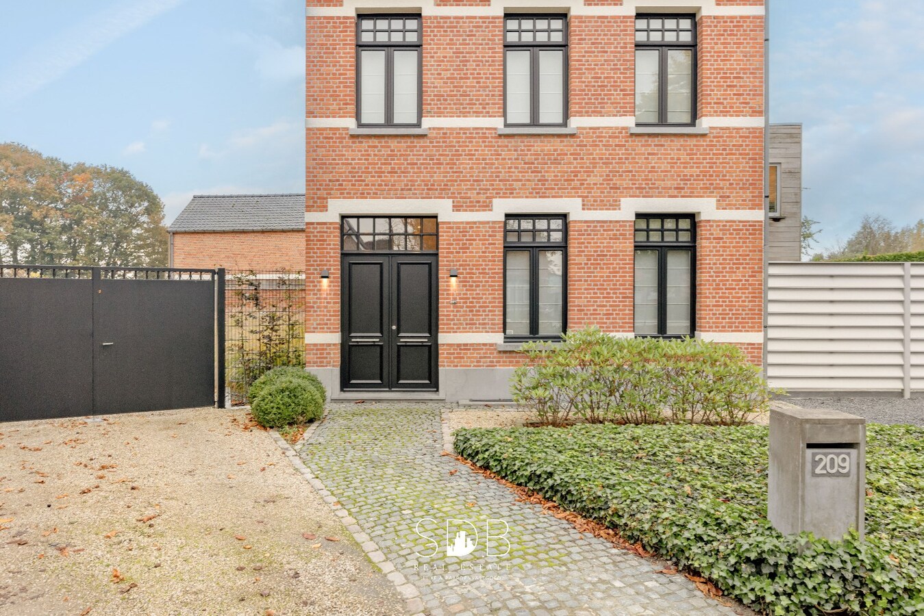 Prachtige woning met paardenfaciliteiten op 11.703m² 