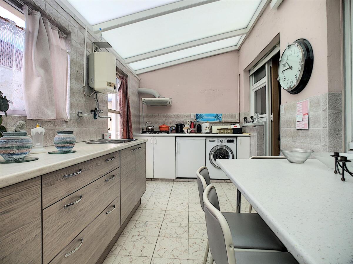 Te moderniseren woning op aangename ligging - Heist 