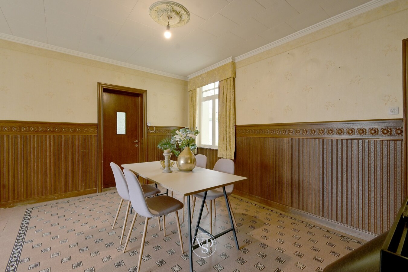 Karaktervolle herenwoning in centrum Asper. 