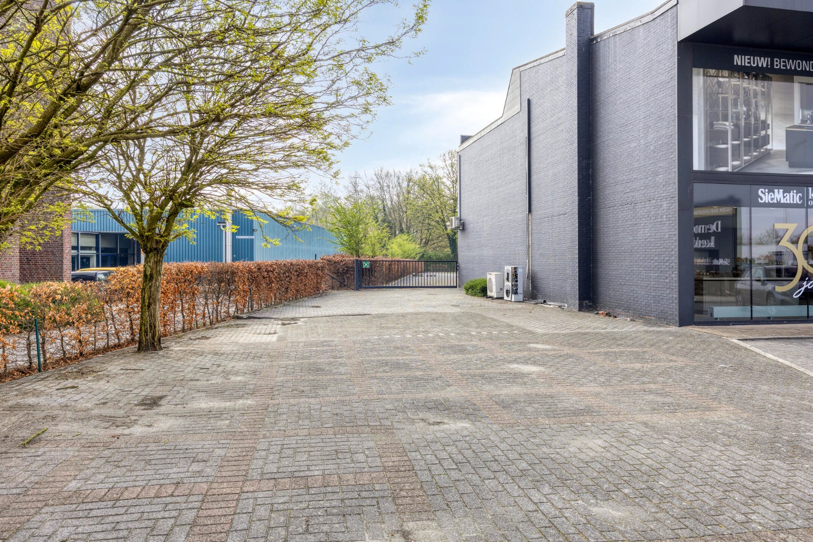 Zeer goed gelegen handelspand van Ca. 880m2 te huur! 