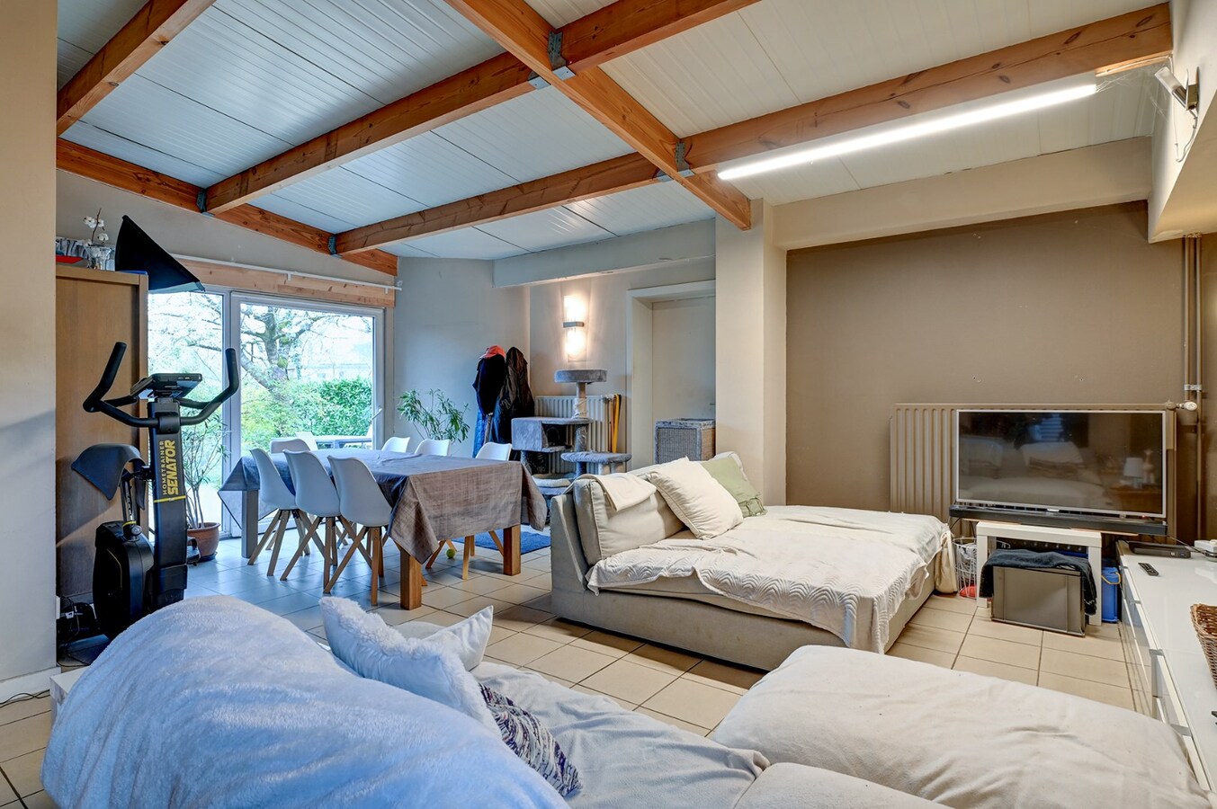 Aangenaam gezellig huis met met veel leefruimte 