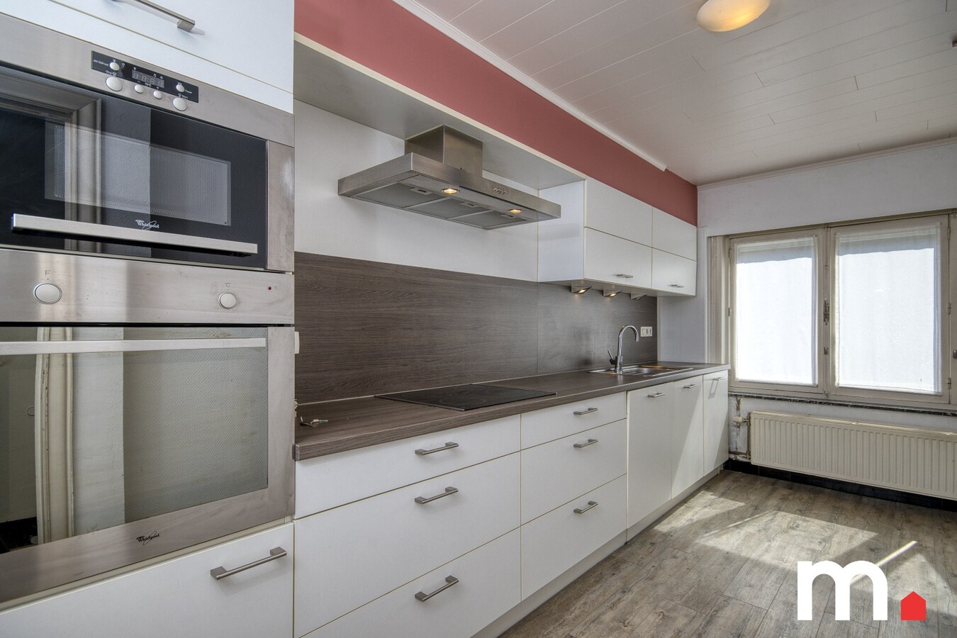 Woning te Kortrijk nabij het centrum met garage op TOPLOCATIE ! 