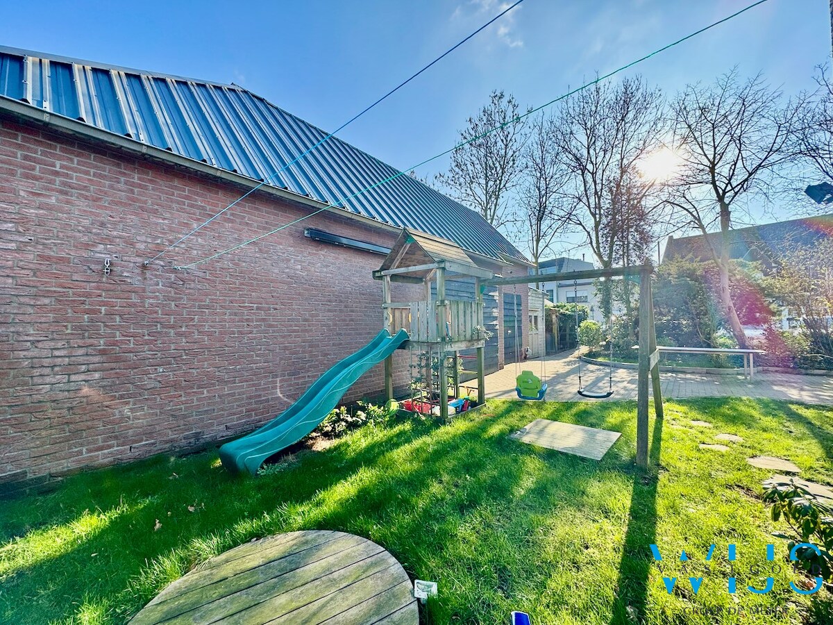 Instapklaar &amp; energiezuinig woonhuis met LOODS te Kluizen ! 