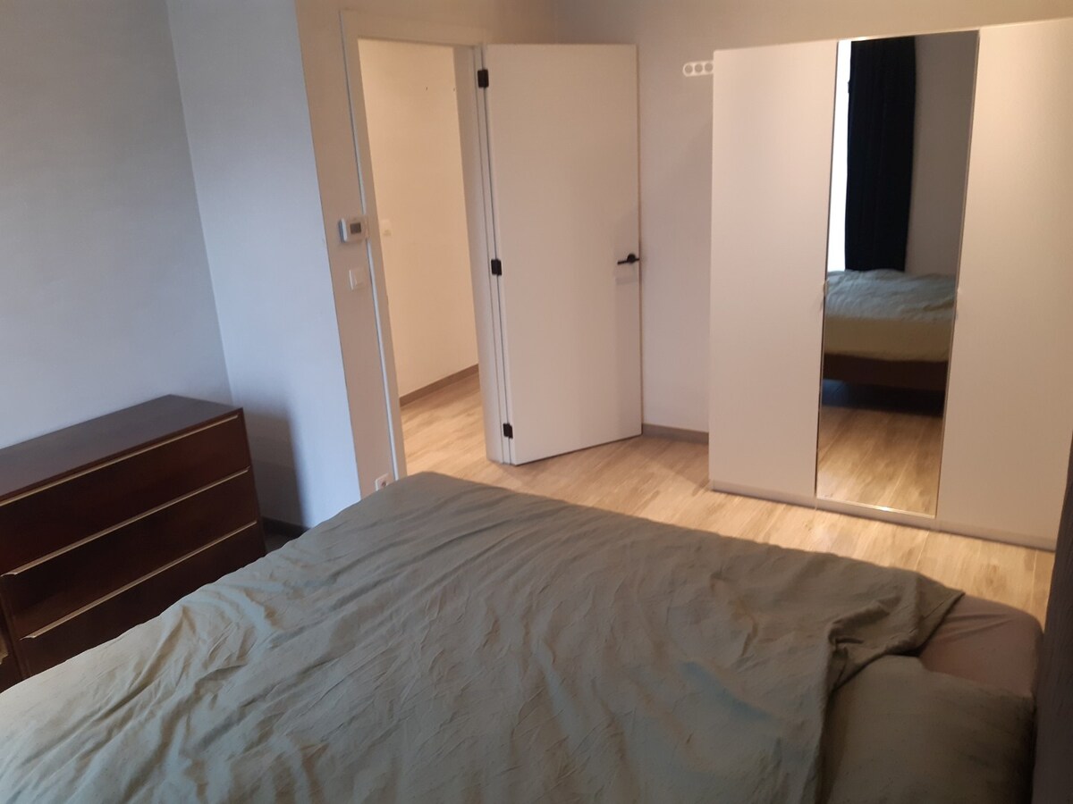 BEN-appartement met terras en tuintje. 