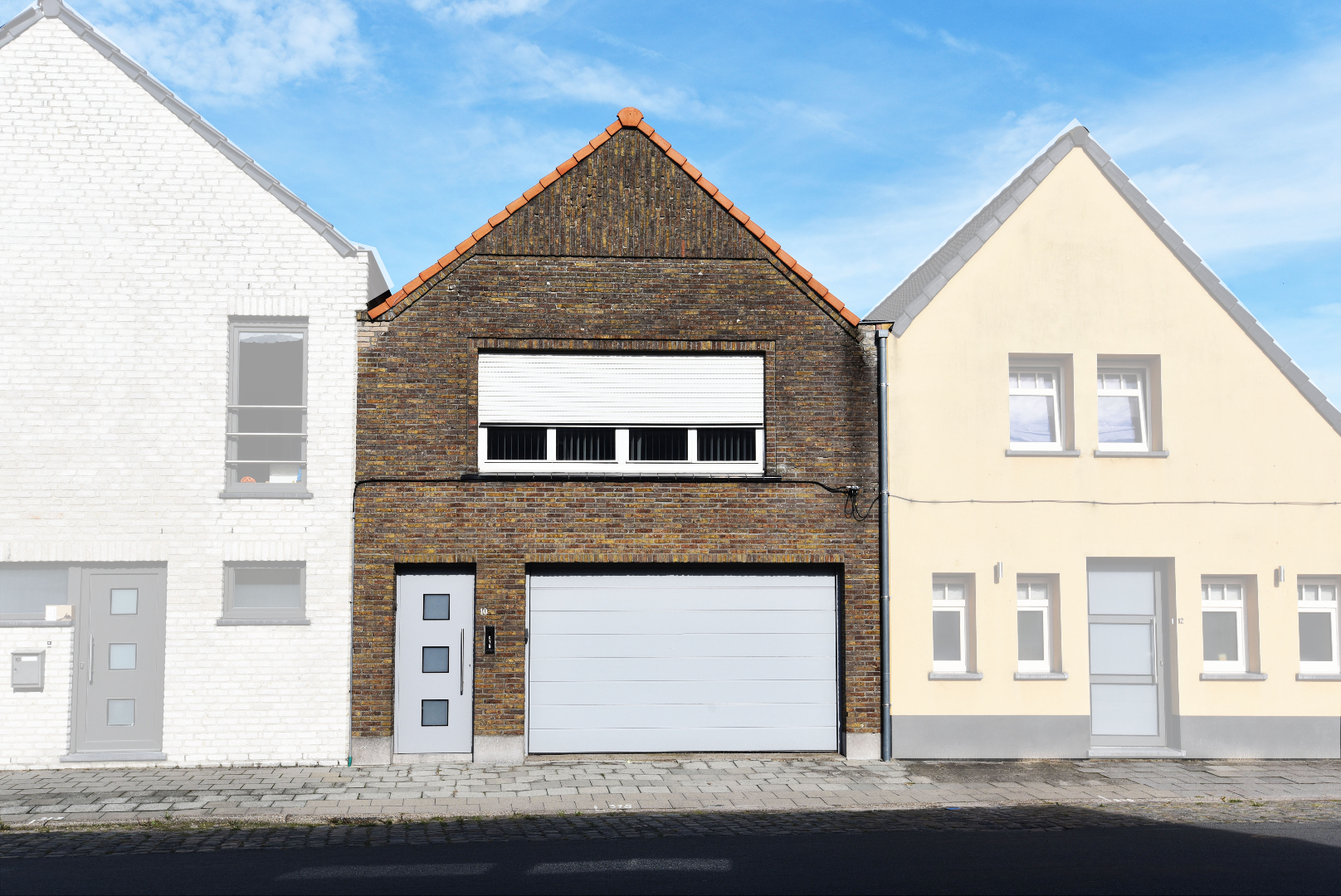 Op te frissen woning met 4 slpks en tuin  te Maldegem Kleit 