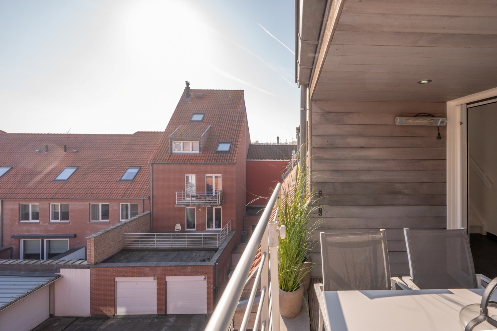Absoluut instapklare en recent gebouwde duplex met zonneterrassen 