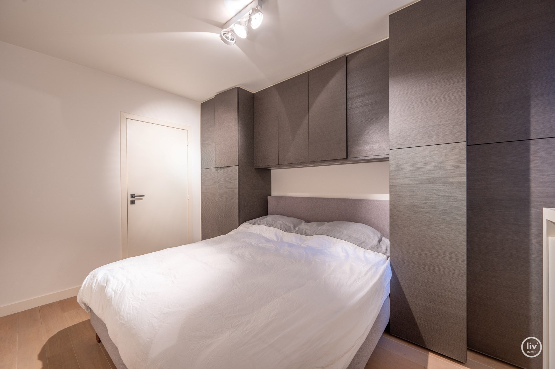 Appartement prêt à emménager avec 3 chambres dans un emplacement de premier choix près de la place Rubens et de la plage. Possibilité d'acheter un parking au rez-de-chaussée de la résidence. 