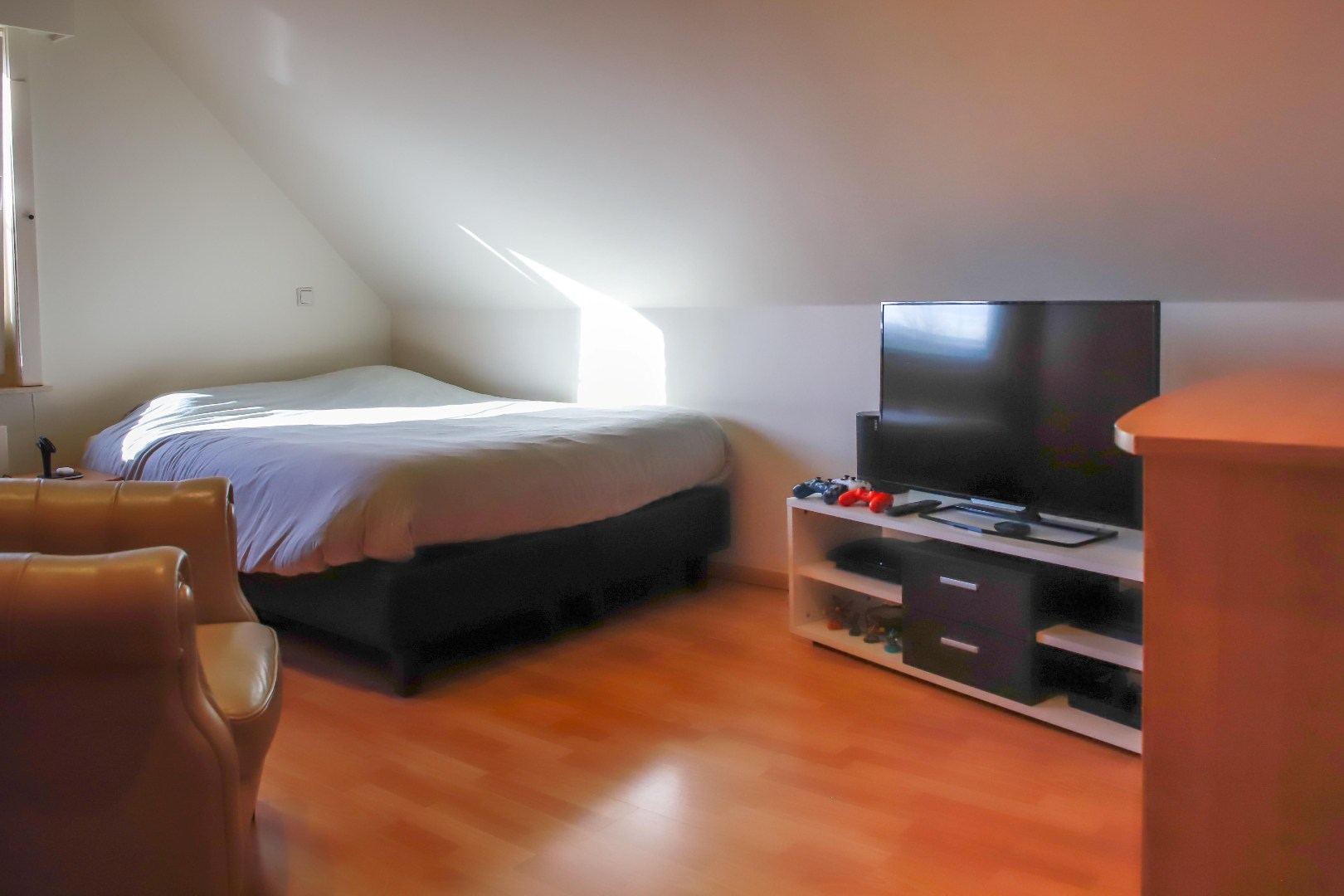 Prachtige alleenstaande woning met garage, carport en tuin op 648m² 