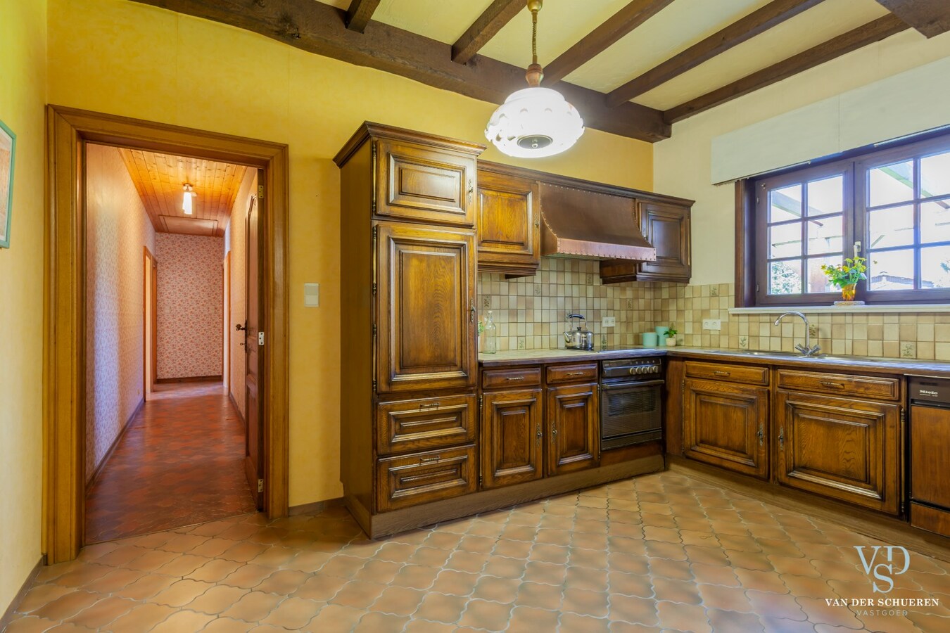 Exceptioneel landhuis met bijgebouw in groene omgeving 