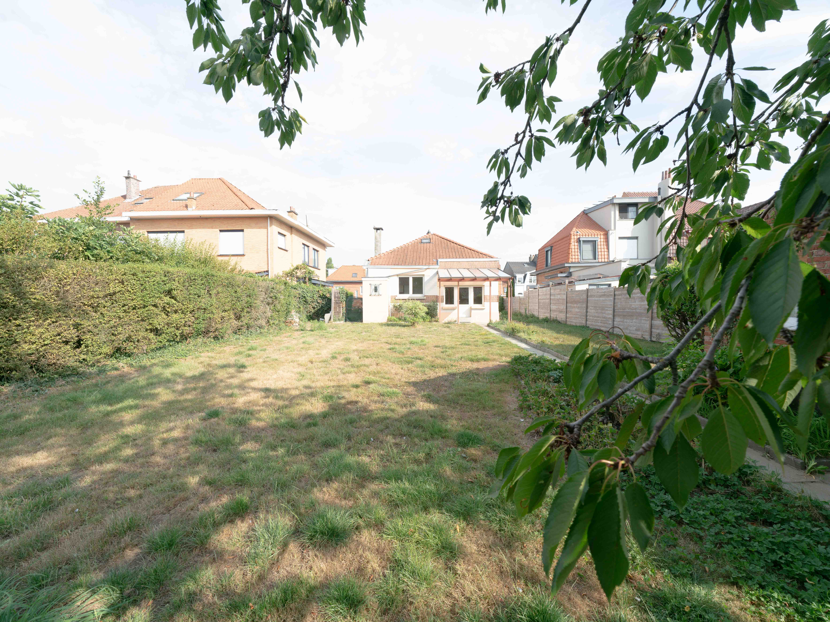 4-gevelwoning met prachtige tuin nabij alle faciliteiten 