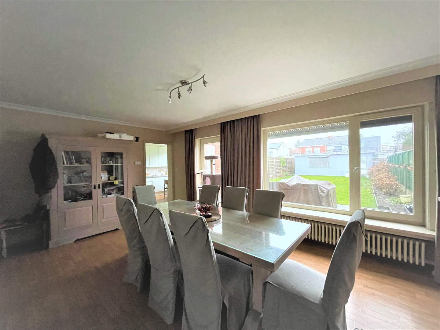 Woning met 3 slaapkamers en garage in rustige buurt 