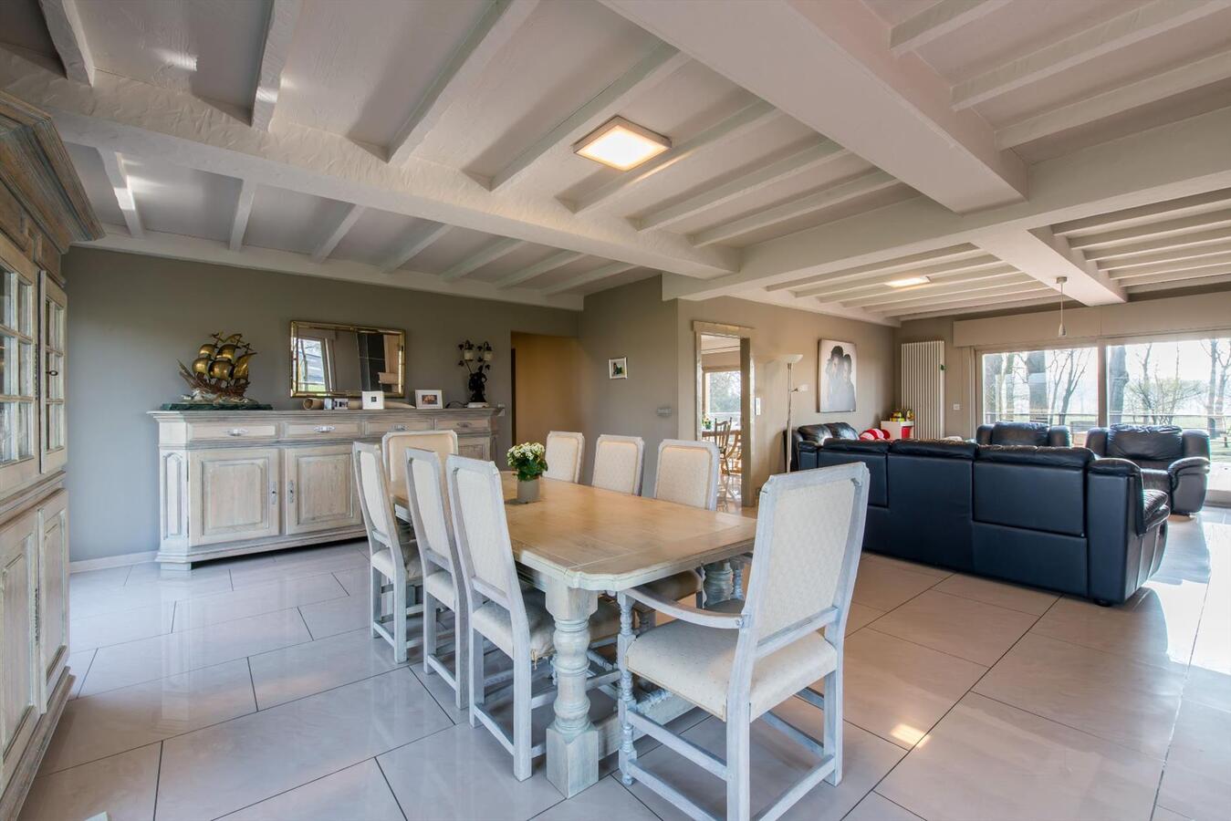 Uitstekend gelegen villa met prachtige vergezichten op 1ha28a21ca 