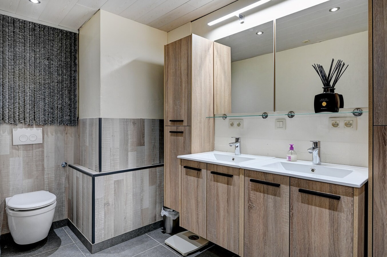 Zeer rustig gelegen gelijkvloerse woning met drie slaapkamers 