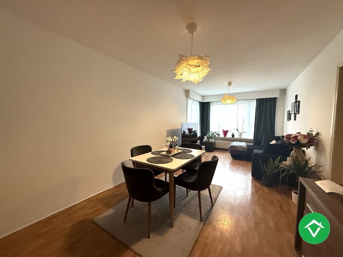 Instapklaar appartement met twee slaapkamers en garage te Roeselare 