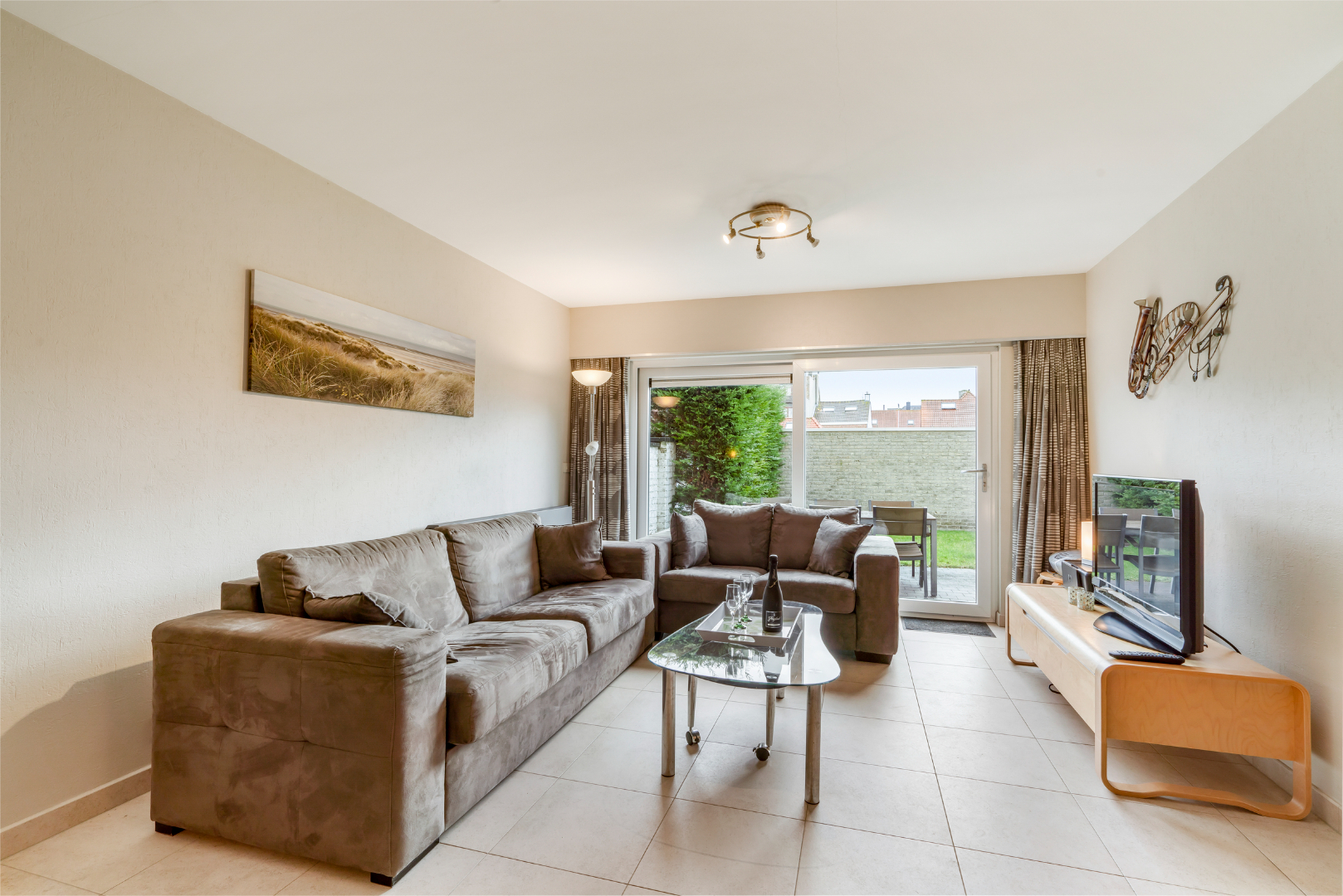 VAKANTIE APPARTEMENT MET ZONNIGE TUIN (VAKANTIEVERHUUR) 