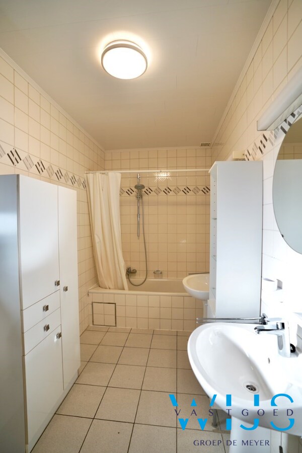 Gelijkvloers appartement met garage te Baarle/Drongen ! 