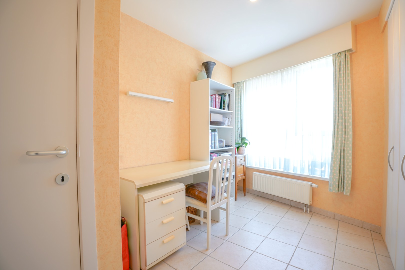 Instapklaar 2-slaapkamerappartement (89m² + 8m² terras) nabij de haven van Nieuwpoort. 