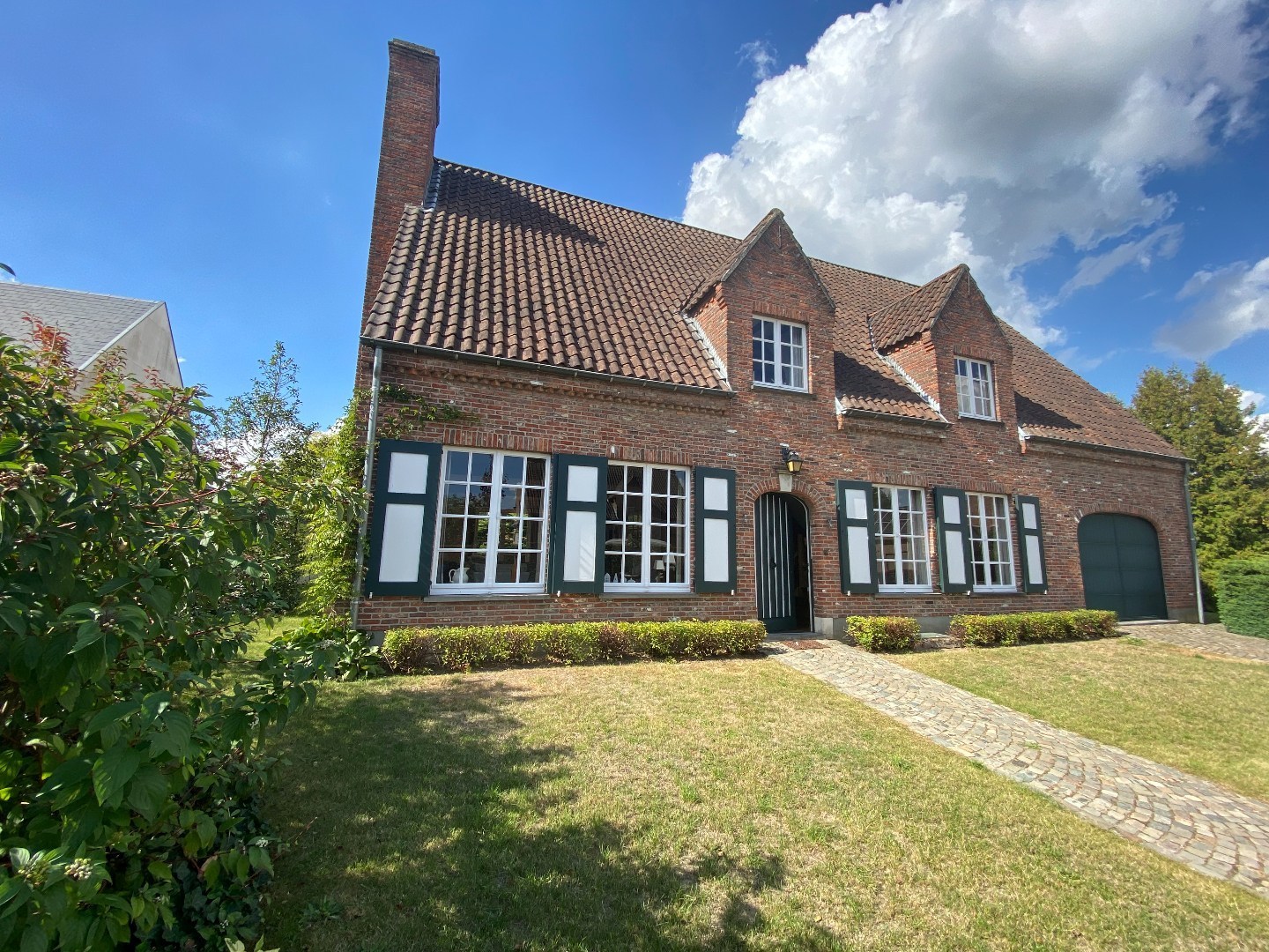 Charmante landelijke villa op een toplocatie in Waregem! 