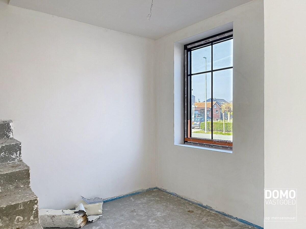 ENERGIEZUINIGE HALFOPENBEBOUWING MET 3 SLAAPKAMERS TE KERMT 