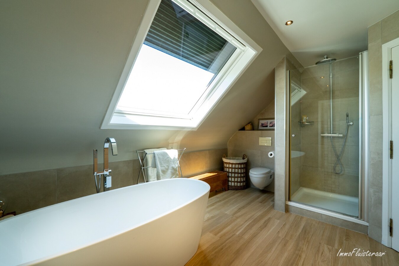 Prachtige villa met zwembad en luxueus poolhouse met optioneel bij te kopen weiland van ca. 21.856 m2 te Hove 