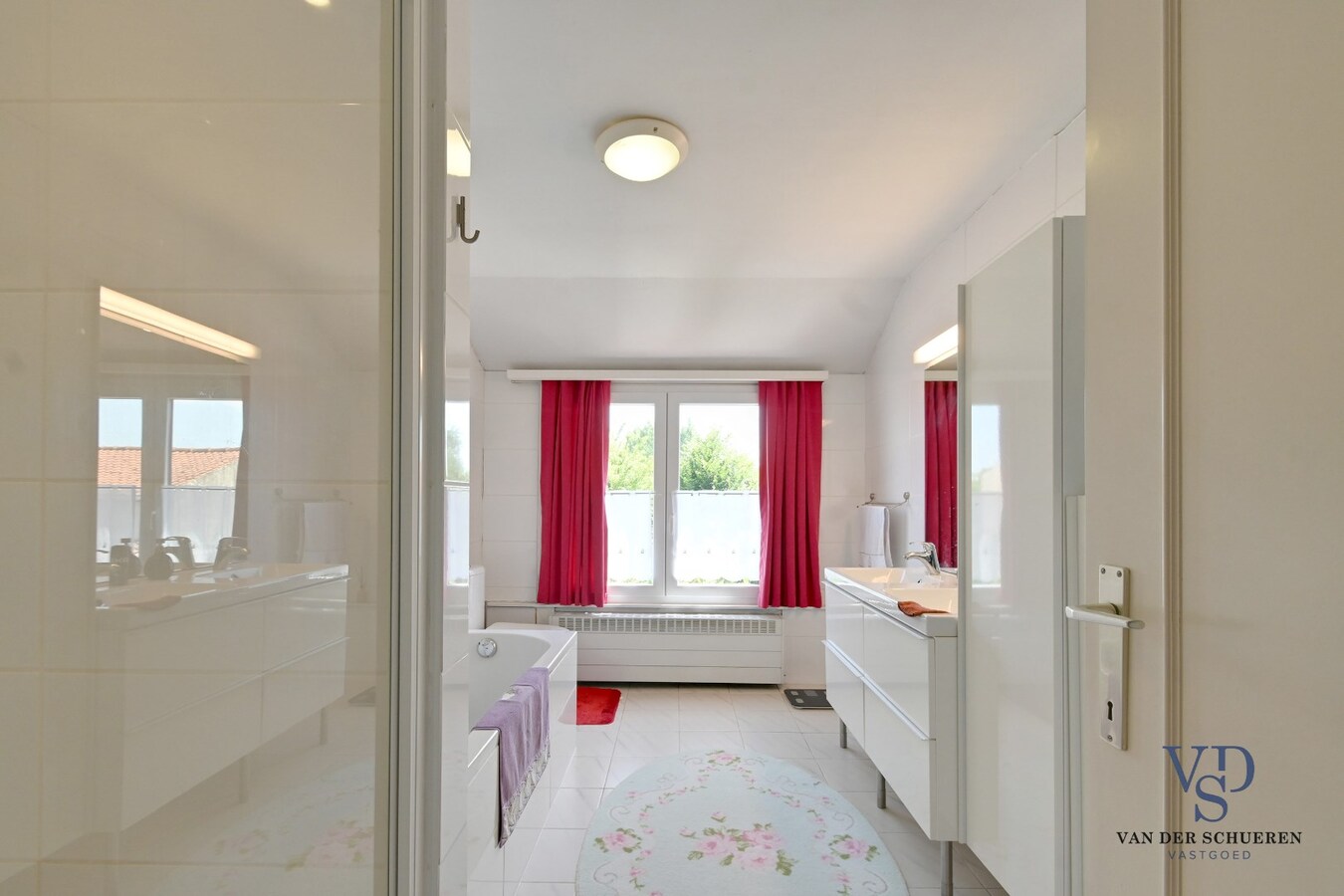 Halfopen woning in het groene Dikkelvenne 