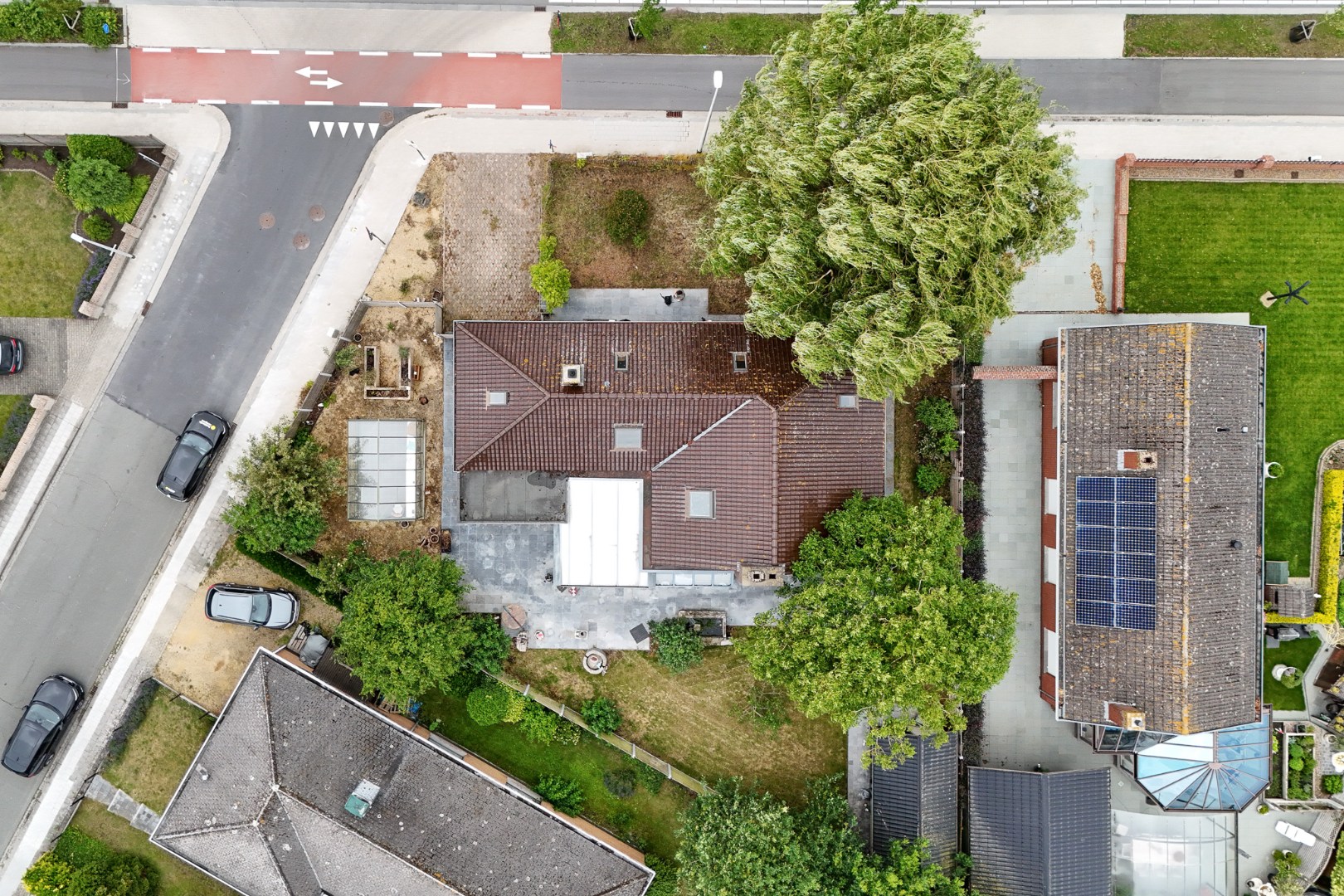 Vrijstaande bungalow met veel potentieel langs het water in hartje Oudenburg 