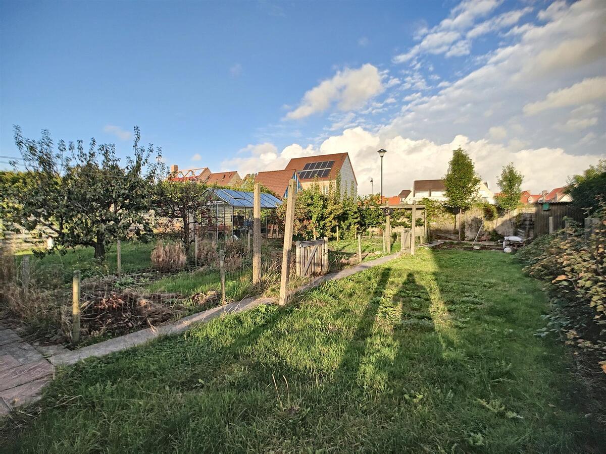 Goed gelegen alleenstaande woning op groot perceel van 828m²- Heist 