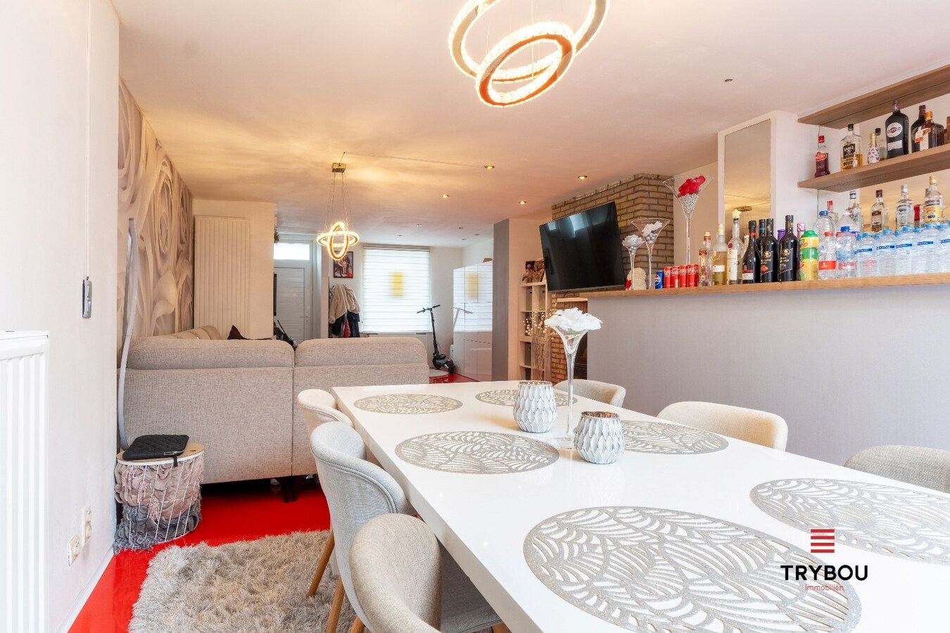 Rustig gelegen, volledig gerenoveerde woning met gezellige, onderhoudsvriendelijke tuin 