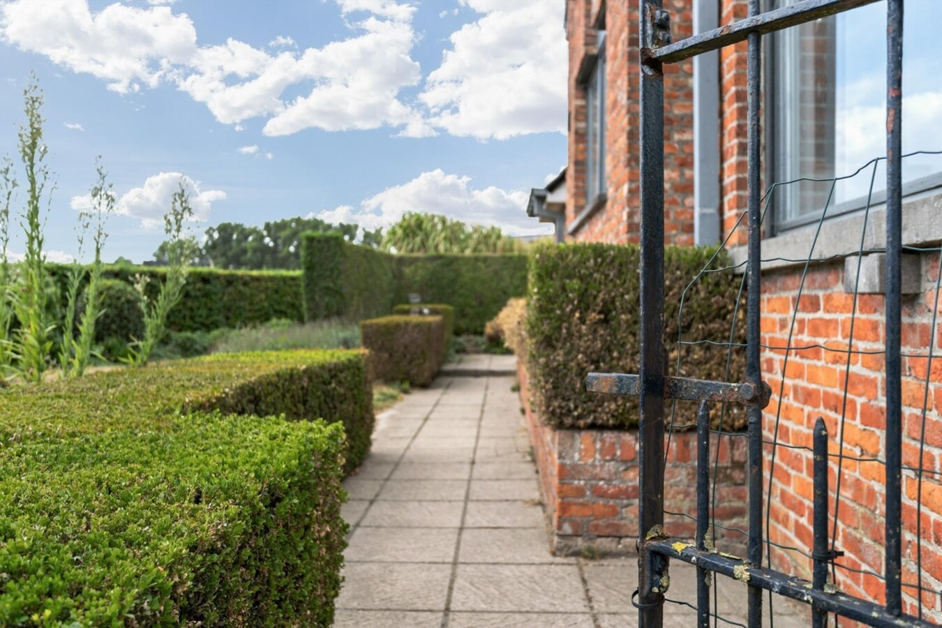 Ruime karakterwoning op groot perceel van 953m² 