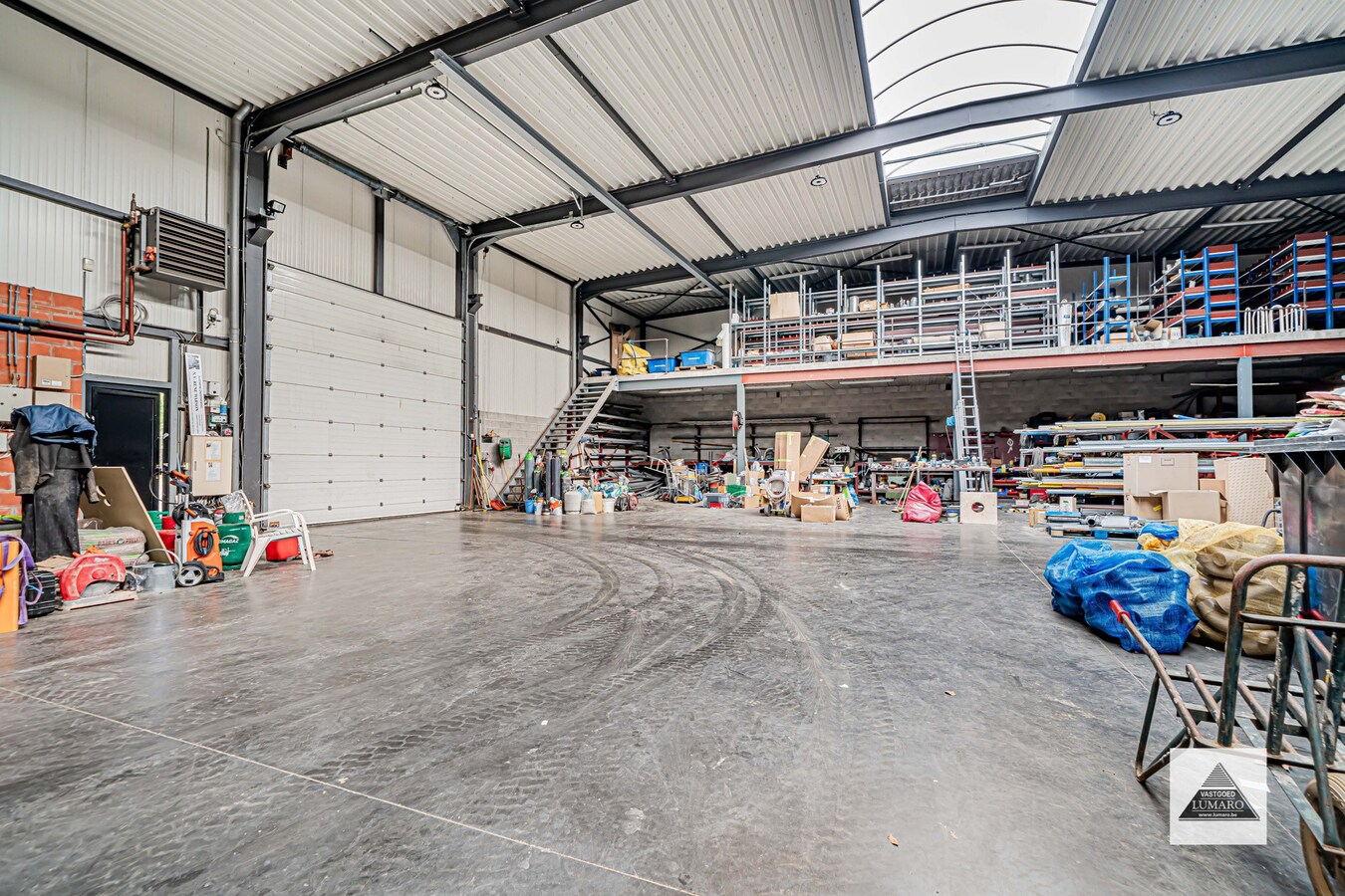 Industriegebouw 770m² met kantoren en woonst - perceel 45a 