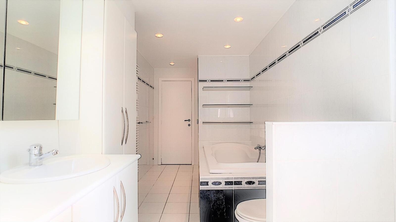 Heerlijk, mooi afgewerkt gelijkvloersappartement met terras - Heist 