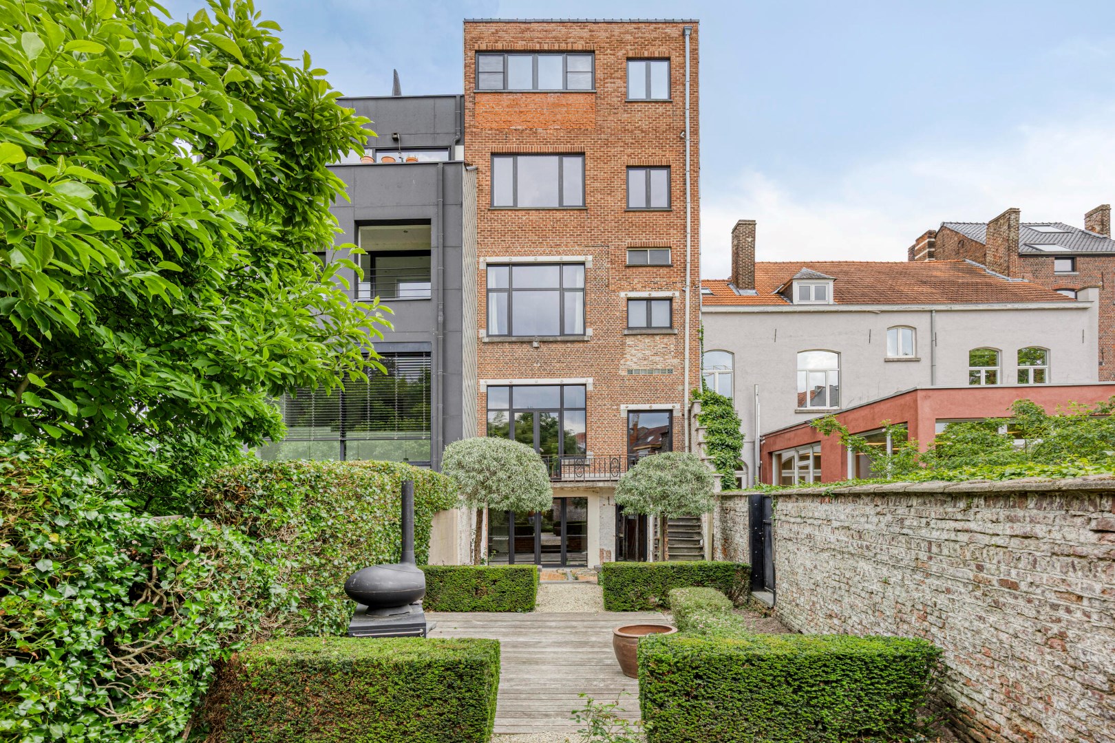 Prachtig herenhuis op de Tiensevest met mogelijkheid tot praktijkruimte - bewoonbare opp. 555 m² 