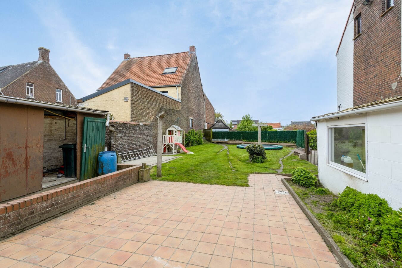 Instapklare ruime woning met praktijkruimte 