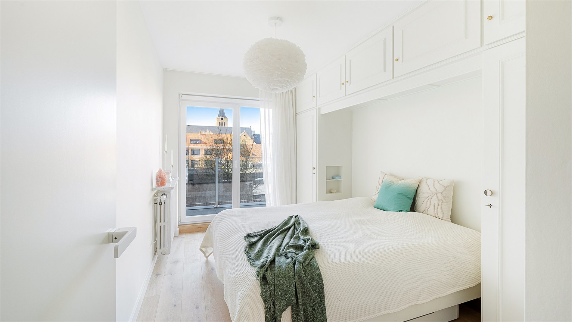 Stijlvol en volledig gerenoveerd appartement op wandelafstand van zee. 