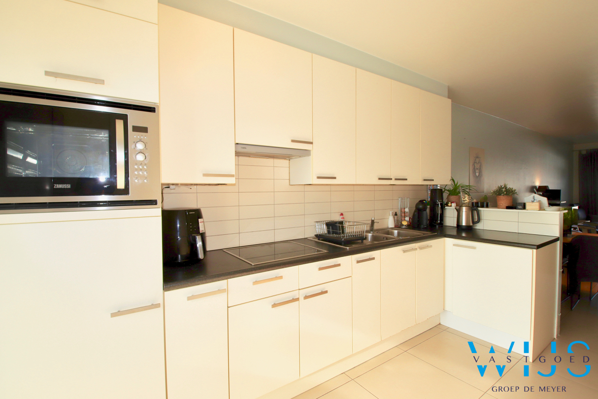 Ruim 3 slaapkamer appartement met garage te ERTVELDE ! 