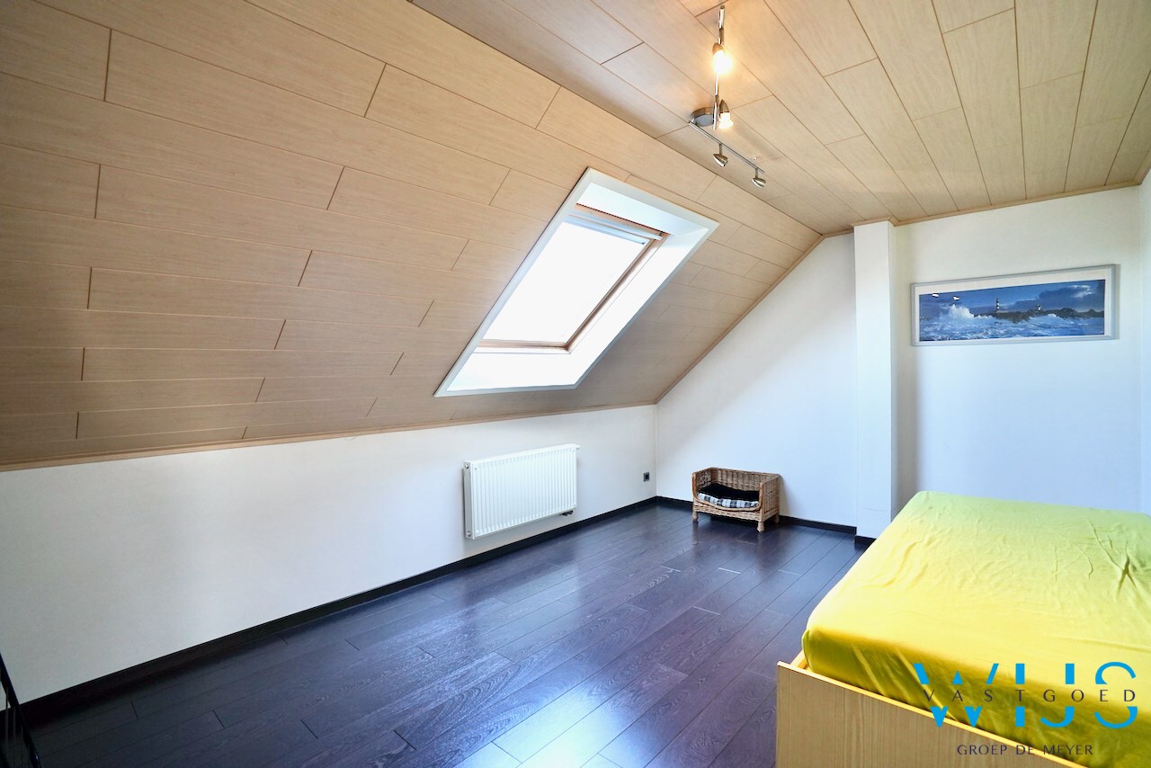 Ideale gezinswoning op 555 m² met 2 garages te Evergem ! 