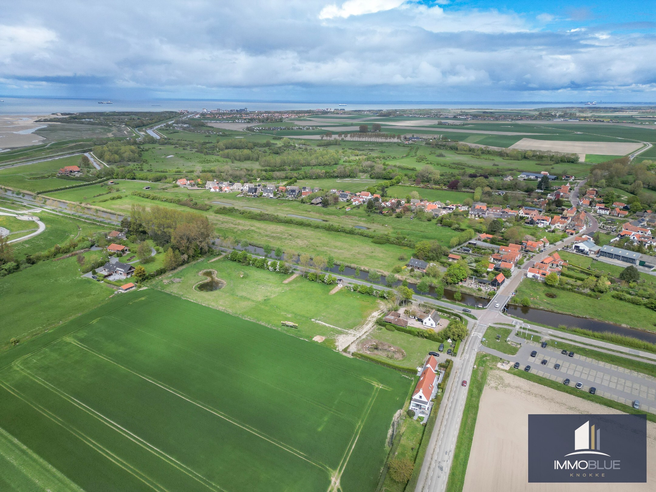 Exclusieve bouwgrond met open zicht gelegen aan het Zwin met goedgekeurde bouwplannen. 